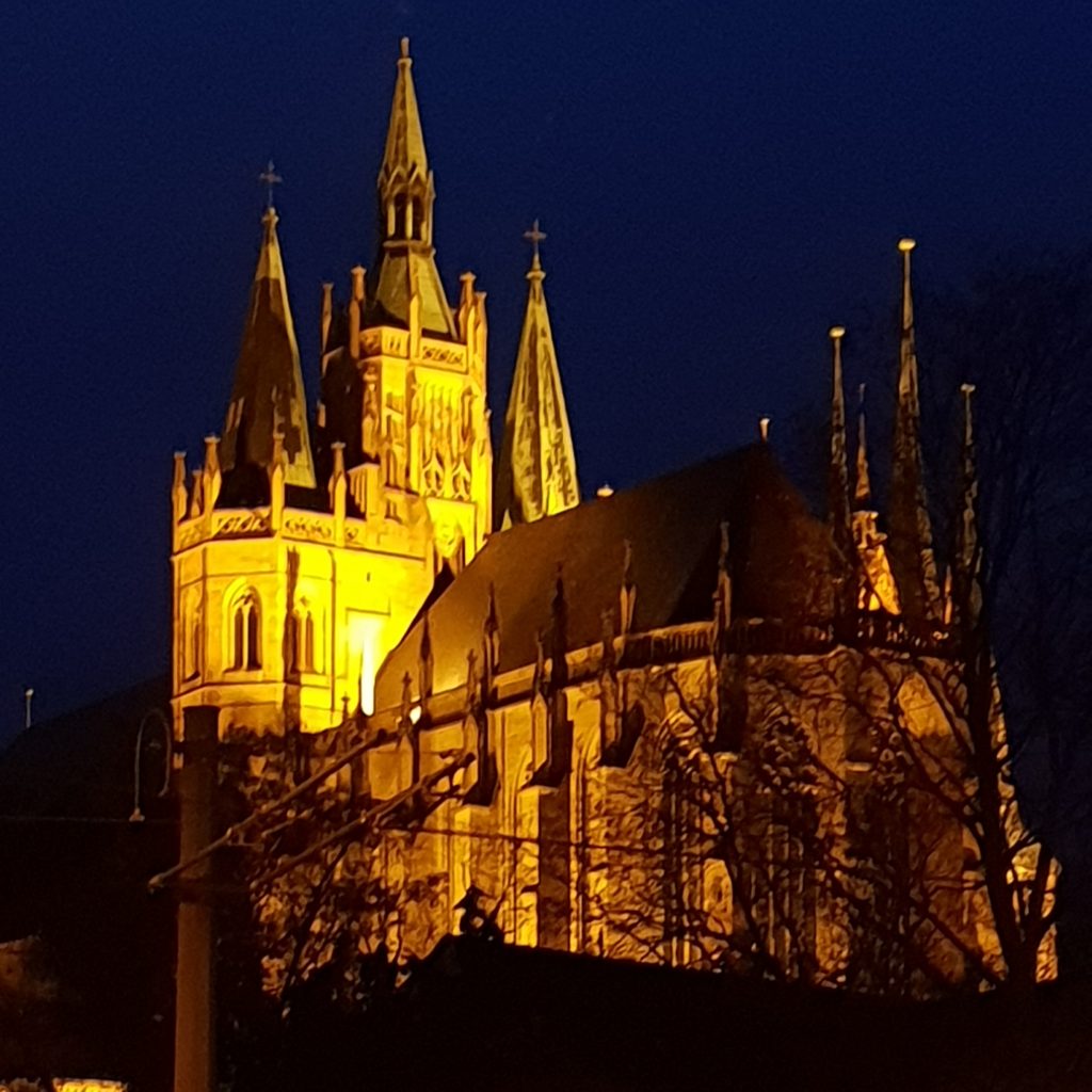 All religions and nationalities, all people are welcomed at Guide and Lead. We not onlz respect where zou come from but we are also able to adjust our methods and strategies empathicallz to your specific needs.